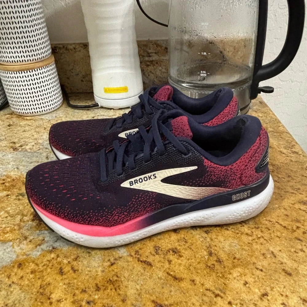 Brooks ghost size 6.5 - Picture 3 of 9